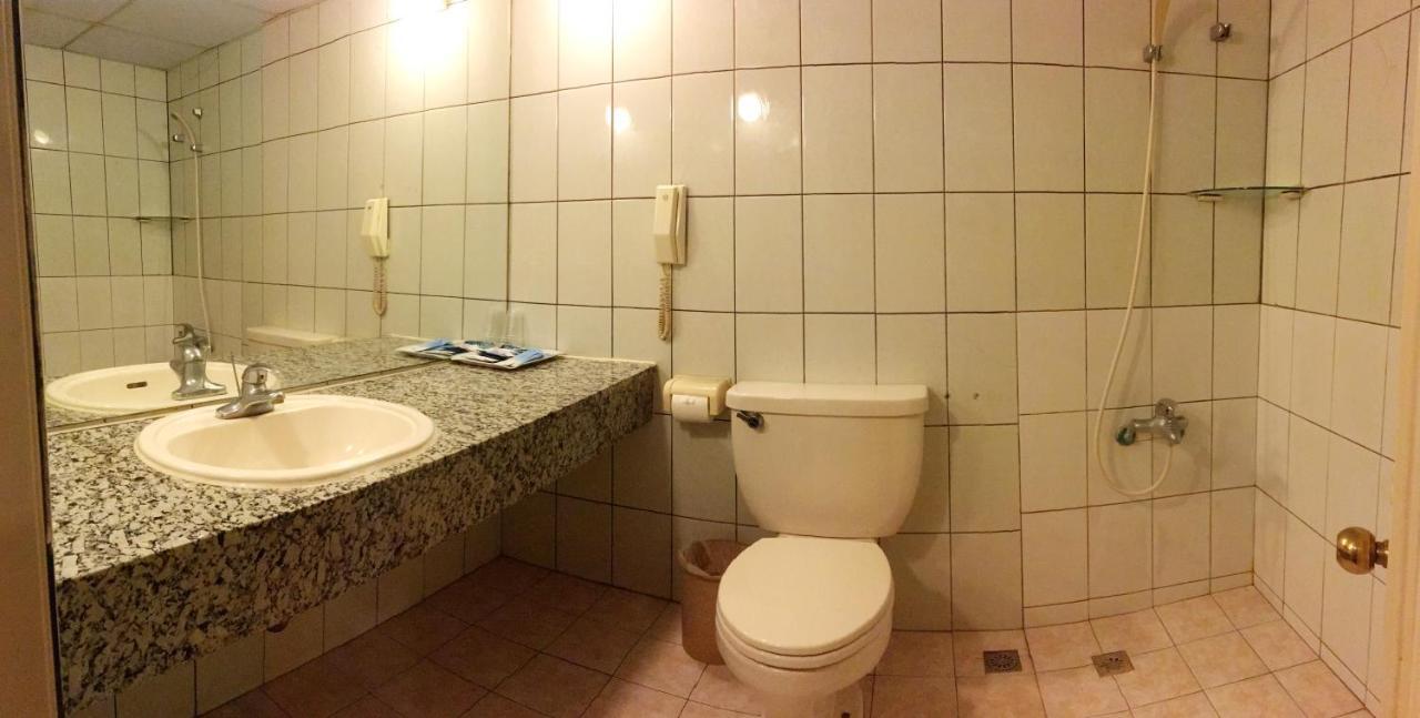 Готель 文南哥爸妻夫飯店 Тайнань Екстер'єр фото