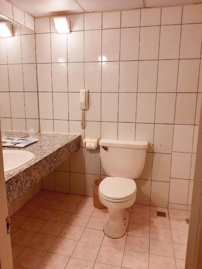 Готель 文南哥爸妻夫飯店 Тайнань Екстер'єр фото